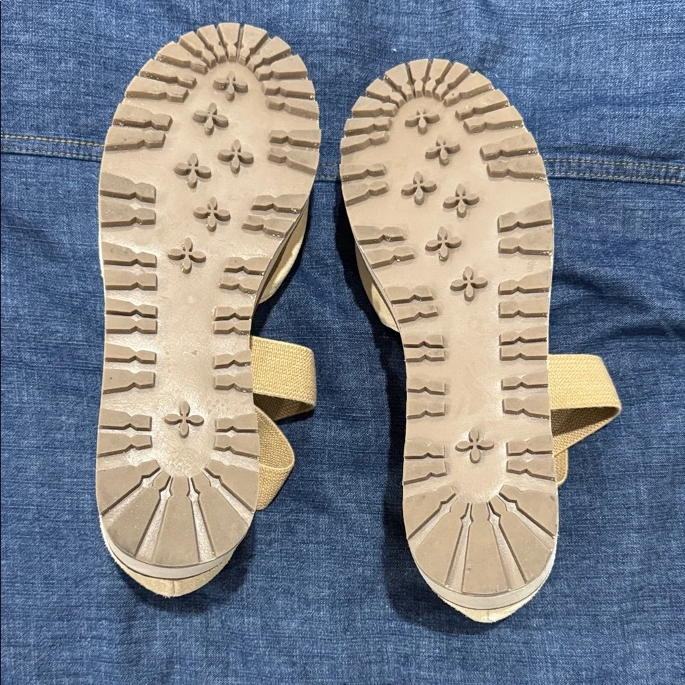 Hush Puppies Cream Wedge Shoes - Picture 3 of 5